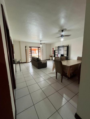 Apartamento amplo, 180m da praia